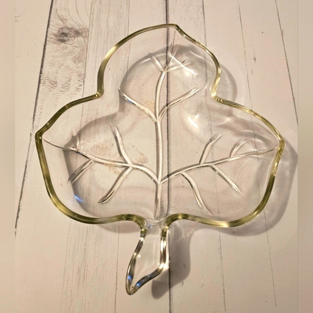 Vintage 8" Clear Glass Leaf Divided Serving Dish Tray/Candy/Nuts & Pickl…​